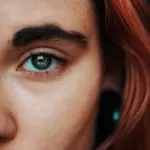 Hvordan former jeg mine øjenbryn med en øjenbrynsblyant?